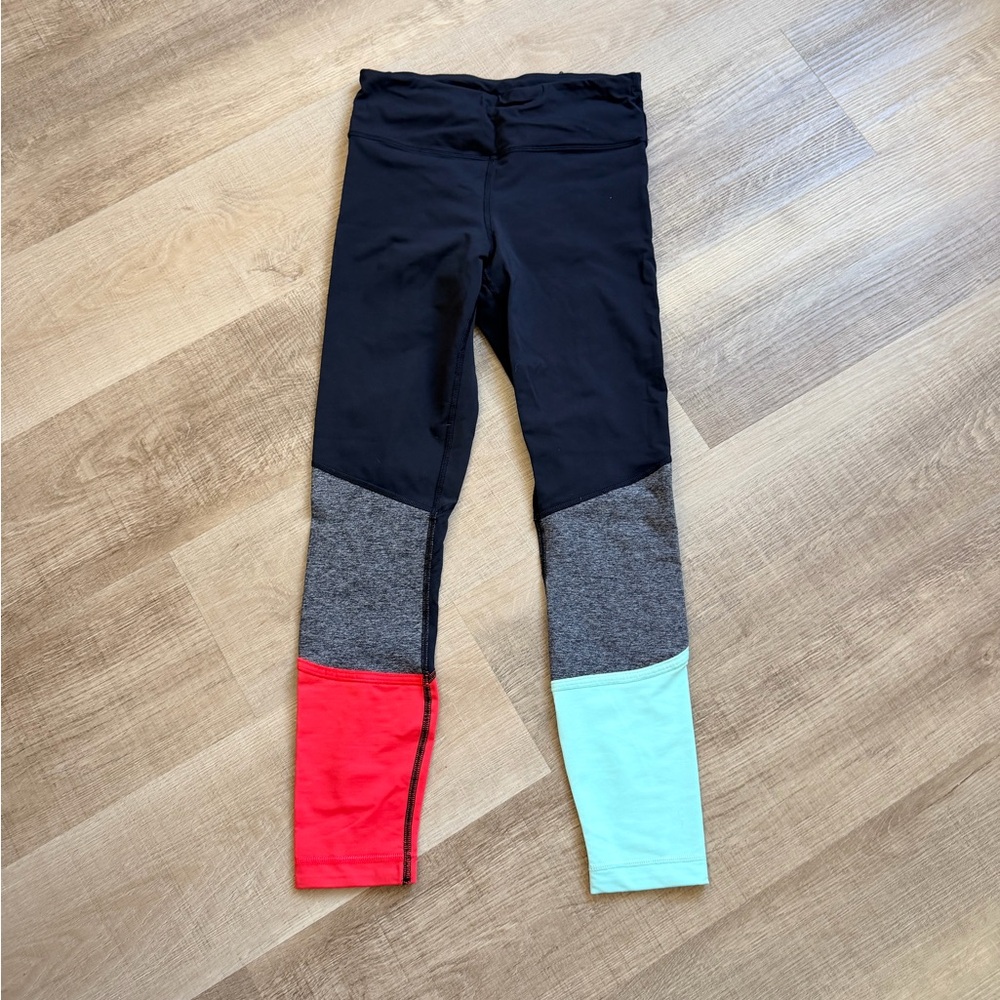 Lululemon Pedal To The Medal 7/8 Tight
Black / Alarming / Tranquil Blue